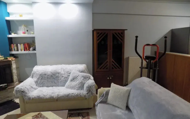 Natalys 2 Bd Gorgeous Apt in Volos