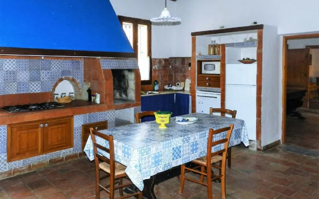 Delightful Holiday Home in Fulgatore With Swimming Pool