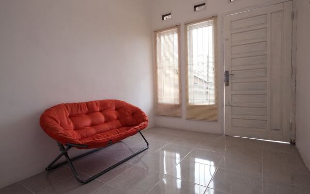 OYO 2551 Dewi Residence 2