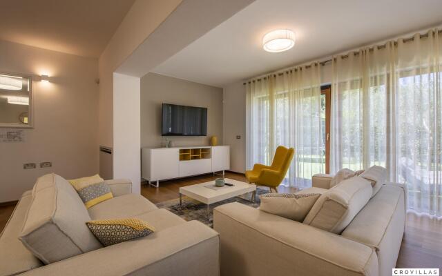 Happy in Fazana with 5 bedrooms and 1 bathrooms