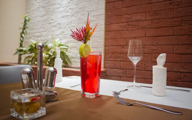 The Streamliner Hotel Apartment