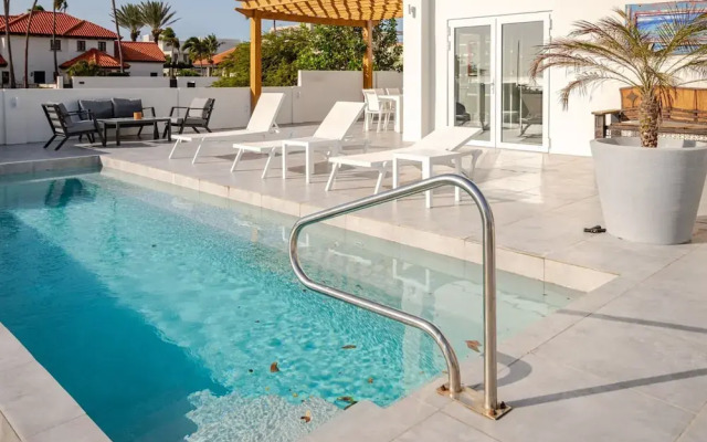 Modern Trestrapi Beach Villa 8 bed 8 Bath 2 Pools