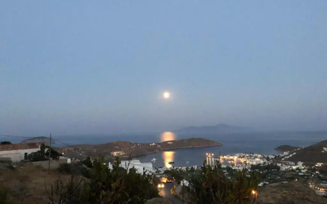 Spitaki Serifos Studio