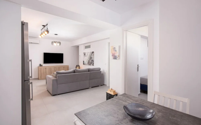 Hosting Moments Semi Basement Apartment