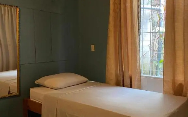 Mauras Tropical Mini Hostel