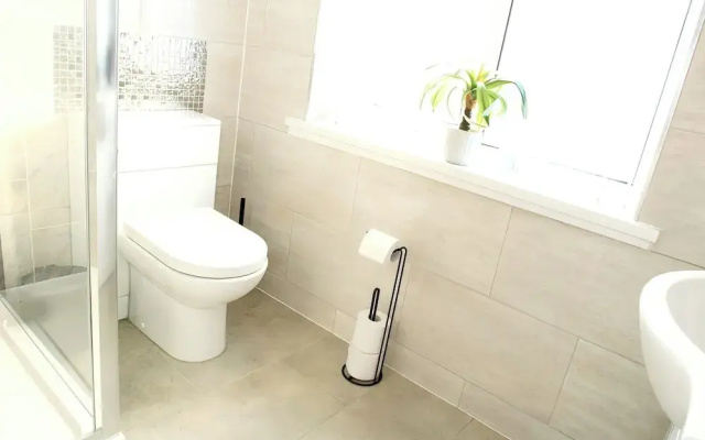 2BR House-sleeps 5-parking-contractors & Families