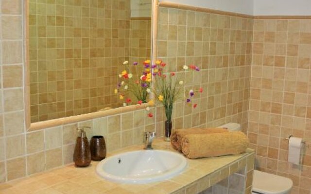 Villa Lia 10 Minutes Drive Sitges Very confortable AC Pool XL Garden Sunny oriented