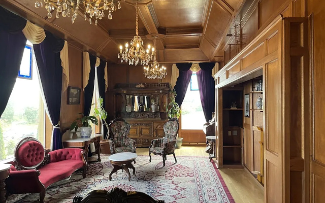 Manresa Castle