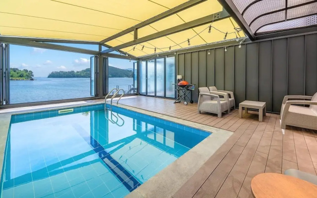 Changwon 055 Poolvilla