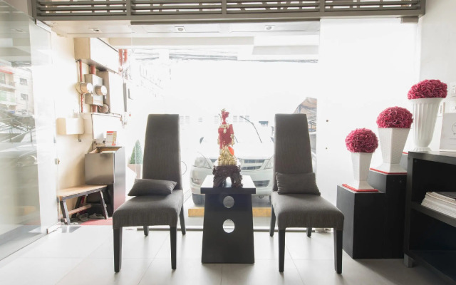 Lorenzzo Suites Hotel