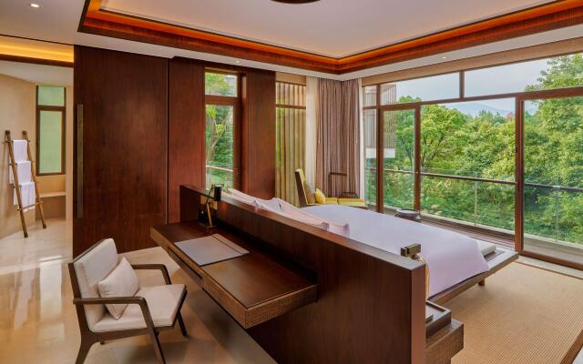 Lushan West Sea Resort, Curio Collection by Hilton