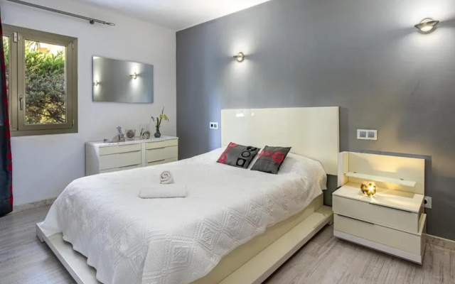Apartment - 2 Bedrooms with Pool and WiFi - 107876