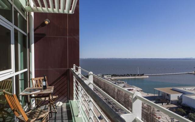 Rent4Rest Lisbon 17th Floor River View Apartment