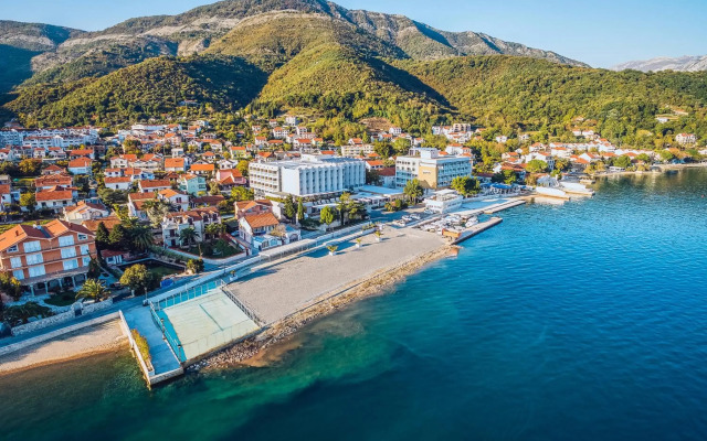 Carine Hotel Delfin