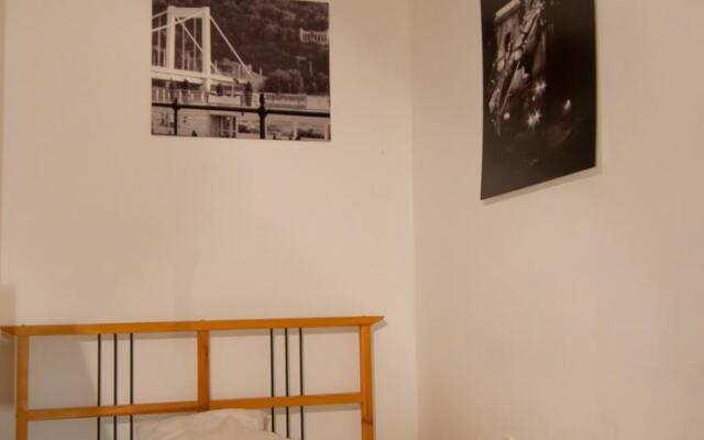 Podmaniczky Corner Apartment