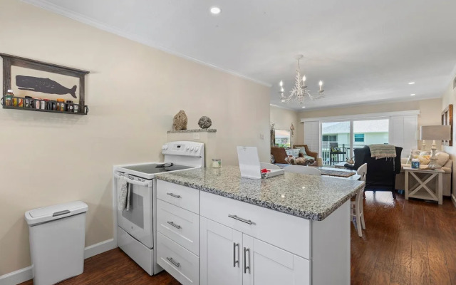 Colony Beach Club 204