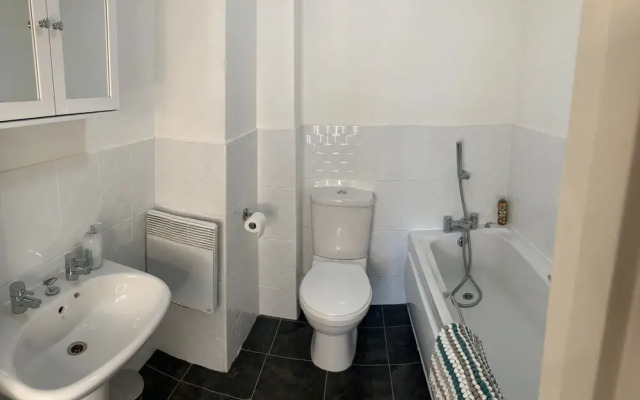 Sleeps 4/6 pet Friendly Parking nr Nec/warwick uni