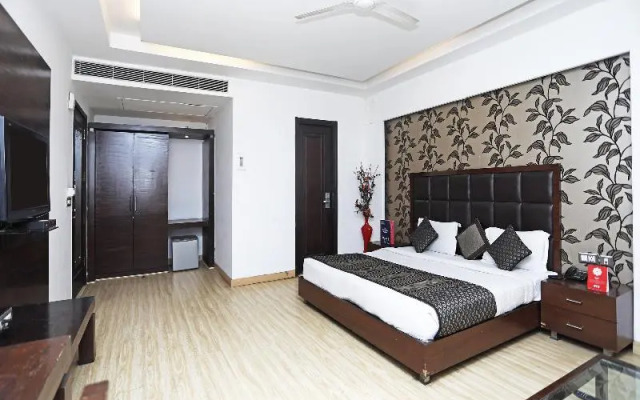 OYO 4258 Hari's Court Inns & Hotels