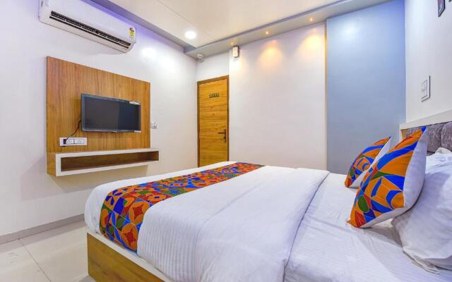 Fabhotel Dev Palace