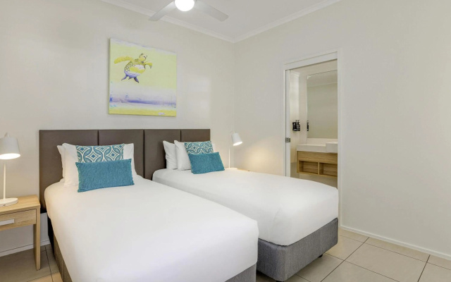 Mantra PortSea – Guest Rooms – Port Douglas