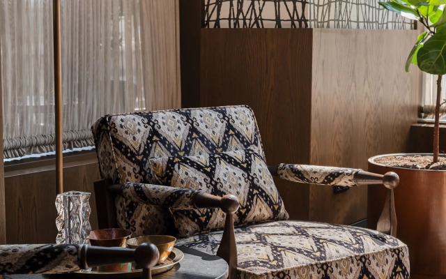 Zeno Suites Hotel