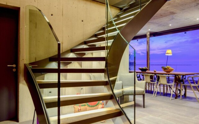 NEW 3BD Luxury Villa on the Geneva Lake