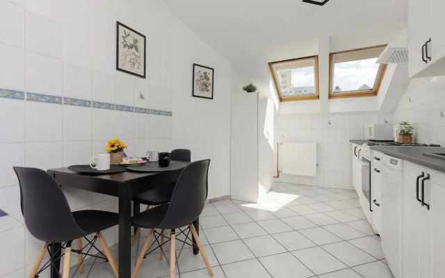 Spacious 3 Bedroom Apartment by Renters
