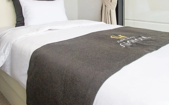Shine Hotel