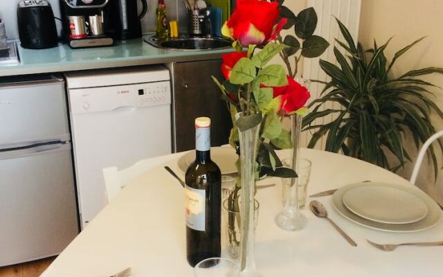 Little Western Spa Brighton Beach Apartment