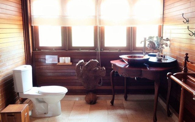 Breve Azurine Lagoon Retreat