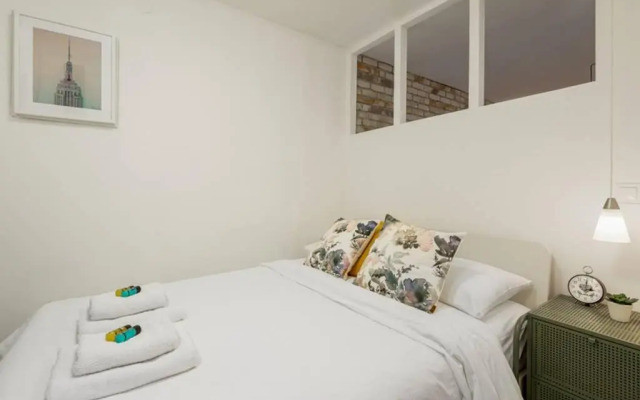 Spacious stylish studio up to 4ppl close to centre