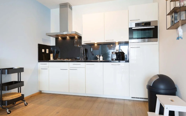 Attractive Apartment in Den Haag with Balcony near Beach