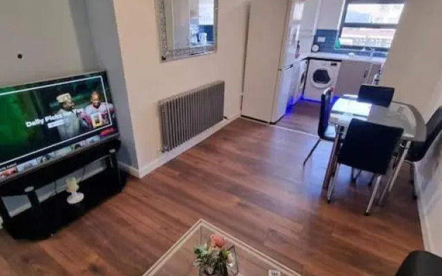 Beautiful Modern Apartment on Wick Lane