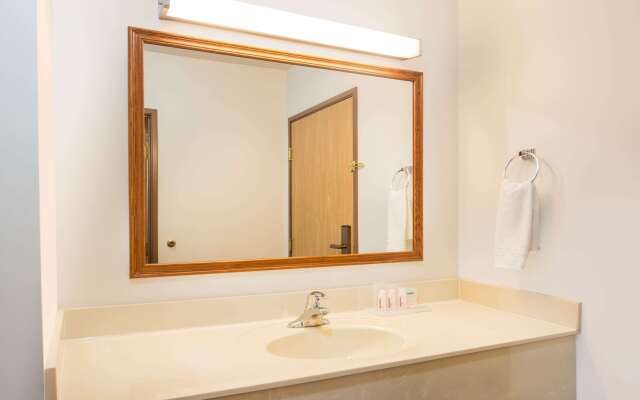 Super 8 by Wyndham Galva