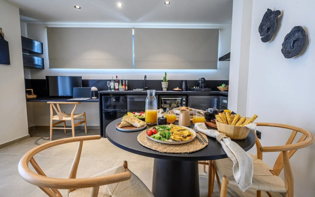 Luaz Suites Volos Center