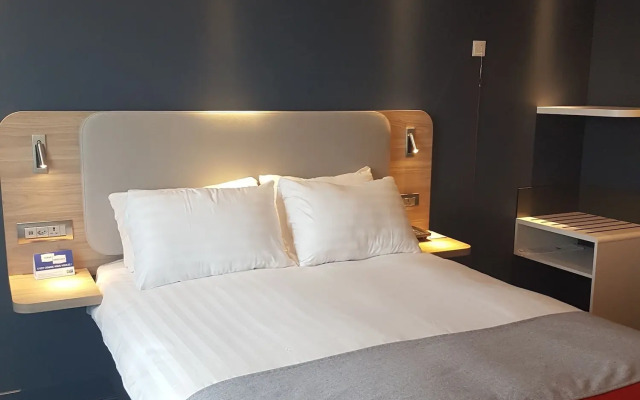 Holiday Inn Express Geneva Airport by IHG