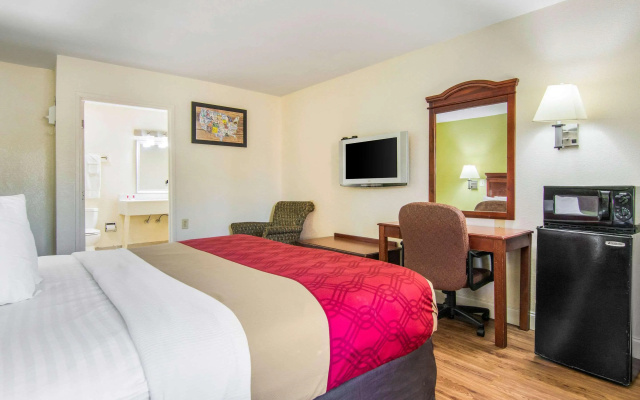 Econo Lodge Atlanta Airport East