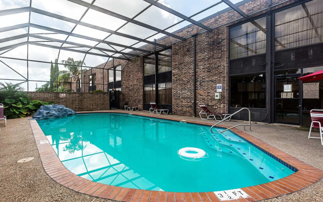 Clarion Pointe Lake Jackson - Clute