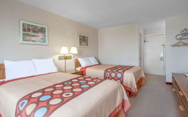 Super 8 by Wyndham Carlisle North