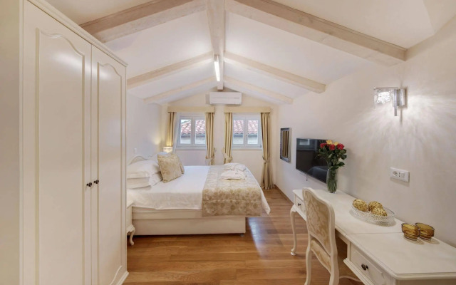 Apartments & Rooms Malo More