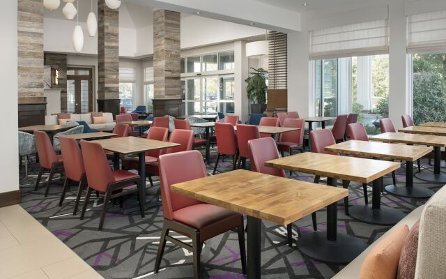 Hilton Garden Inn Columbia Airport (ex Holiday Inn & Suites Columbia-Airport)