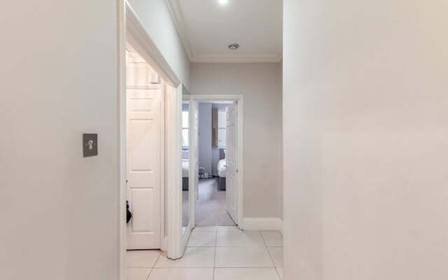 Stunning 2 Bed Apt, Sleeps 3 in Kensington