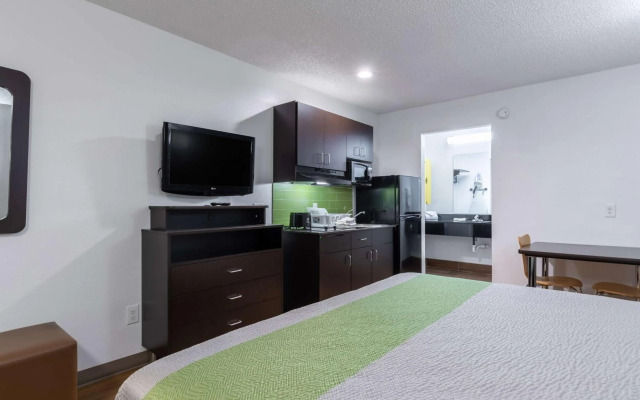 Studio 6 Bryan, TX - University Area