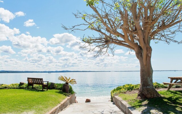 Sandy Point Road, 8, Sandy Bottoms