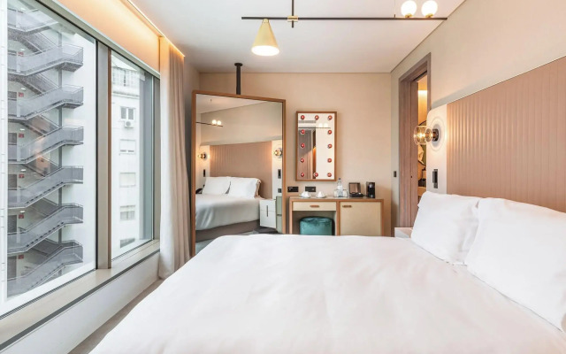 Luster Hotel