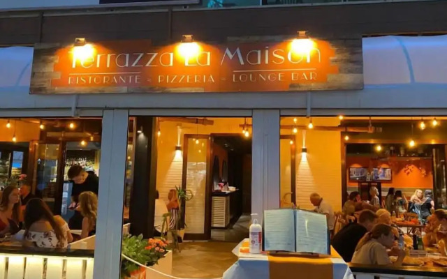 La Maison Hotel