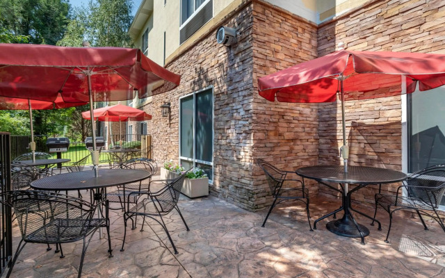 Fairfield Inn Suites by Marriott Cherokee