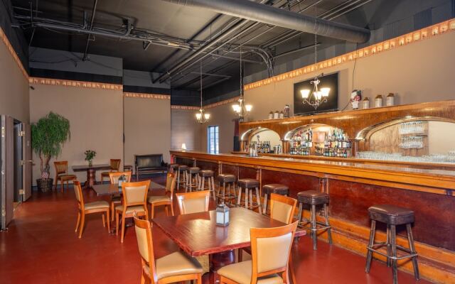 Silverland Inn and Suites