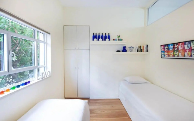 Blue Quartz by HolyGuest