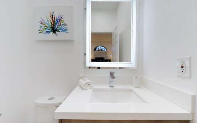Beautiful Hollywood Beach 4 BR Home W Heated Pool
